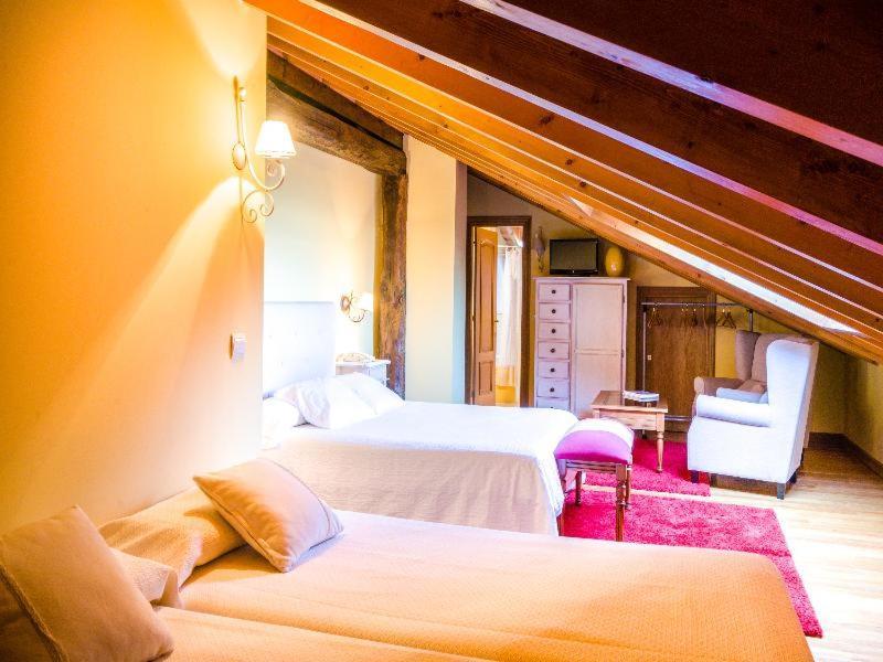 Hotel Palacio Garcia Quijano Corrales De Buelna Zimmer foto